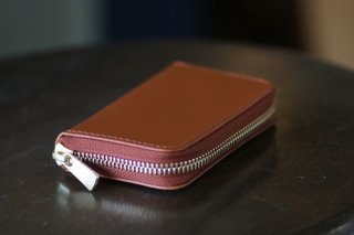 好みの革・色でオーダーできるコンパクトウォレット