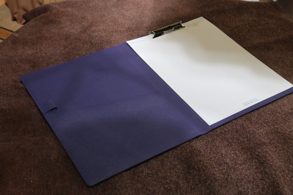 ヌメ革染めパープル