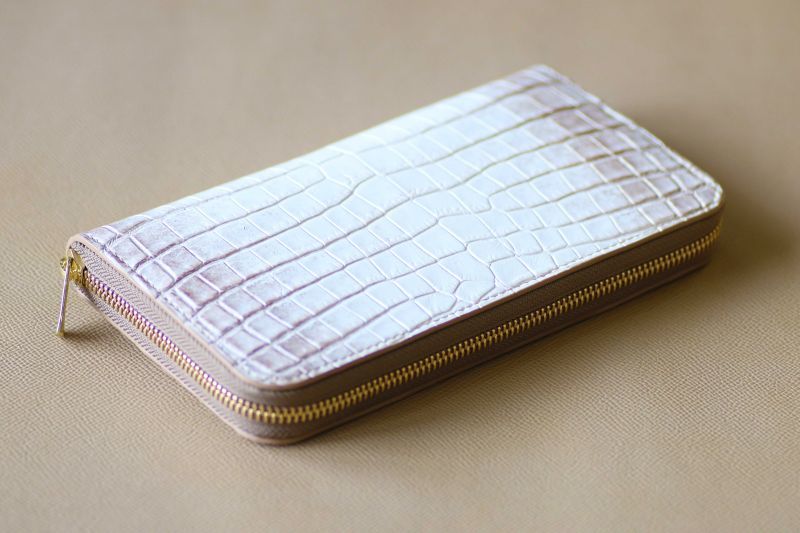 クロコダイルで革製品をオーダーする クロコダイルで革製品をオーダーする