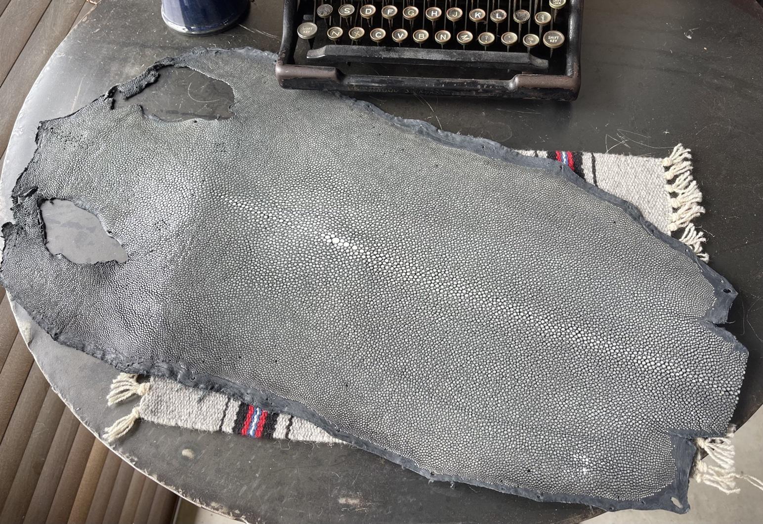 ガルーシャ グレー 限定革