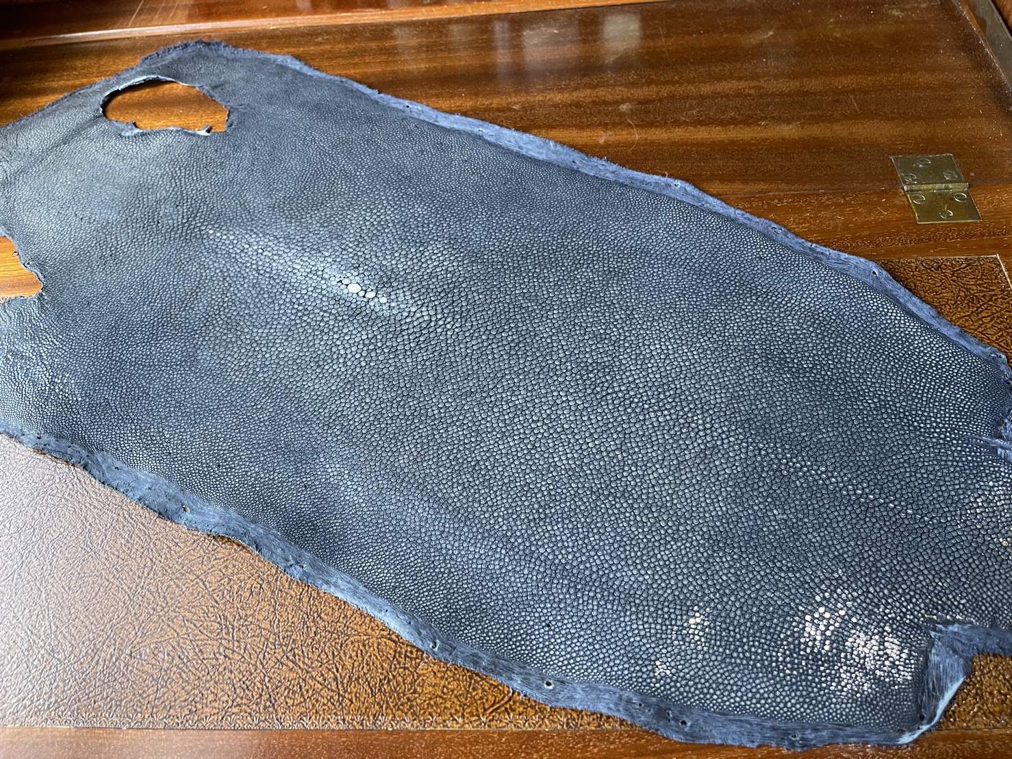 ガルーシャ 紺B 縦長 白っぽさが少ない素材