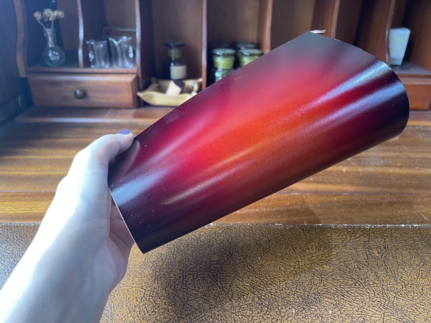 コードバン 赤系ぼかし染め A 質感