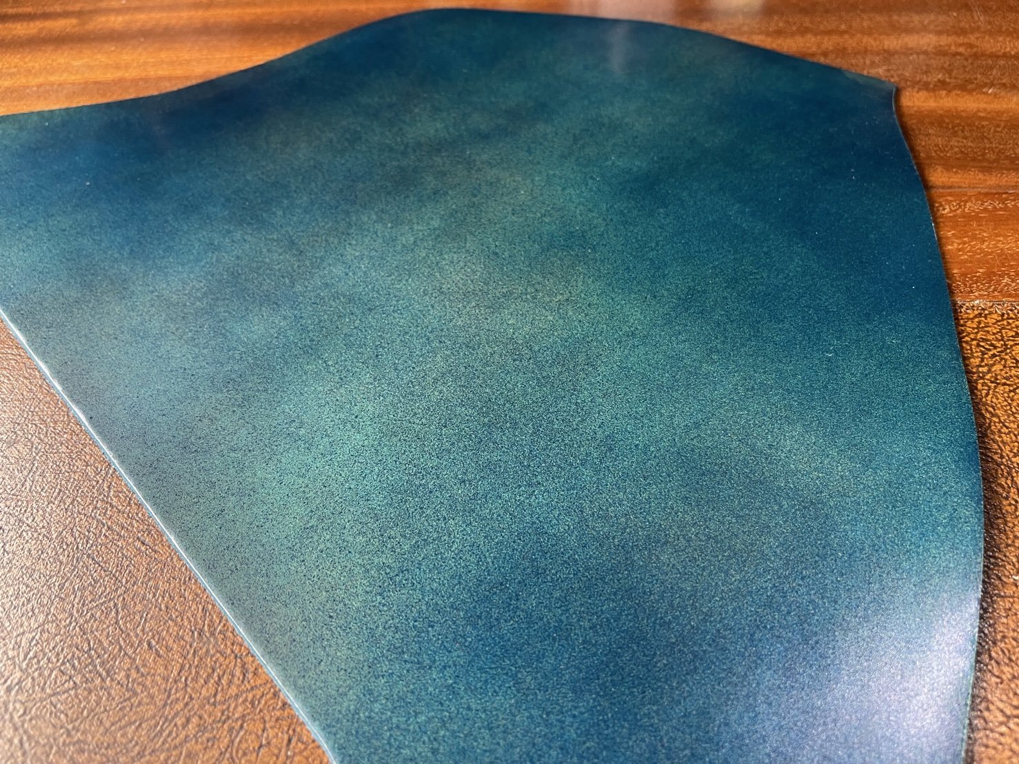 コードバン 青系のムラ染め B